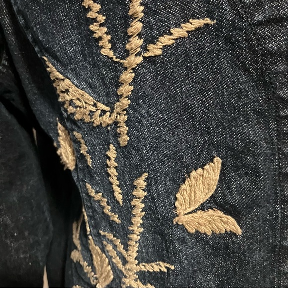 VTG Chico’s Size 2 ( standard size 10/12 ) Denim Embroidered Statement Jacket - Picture 4 of 4